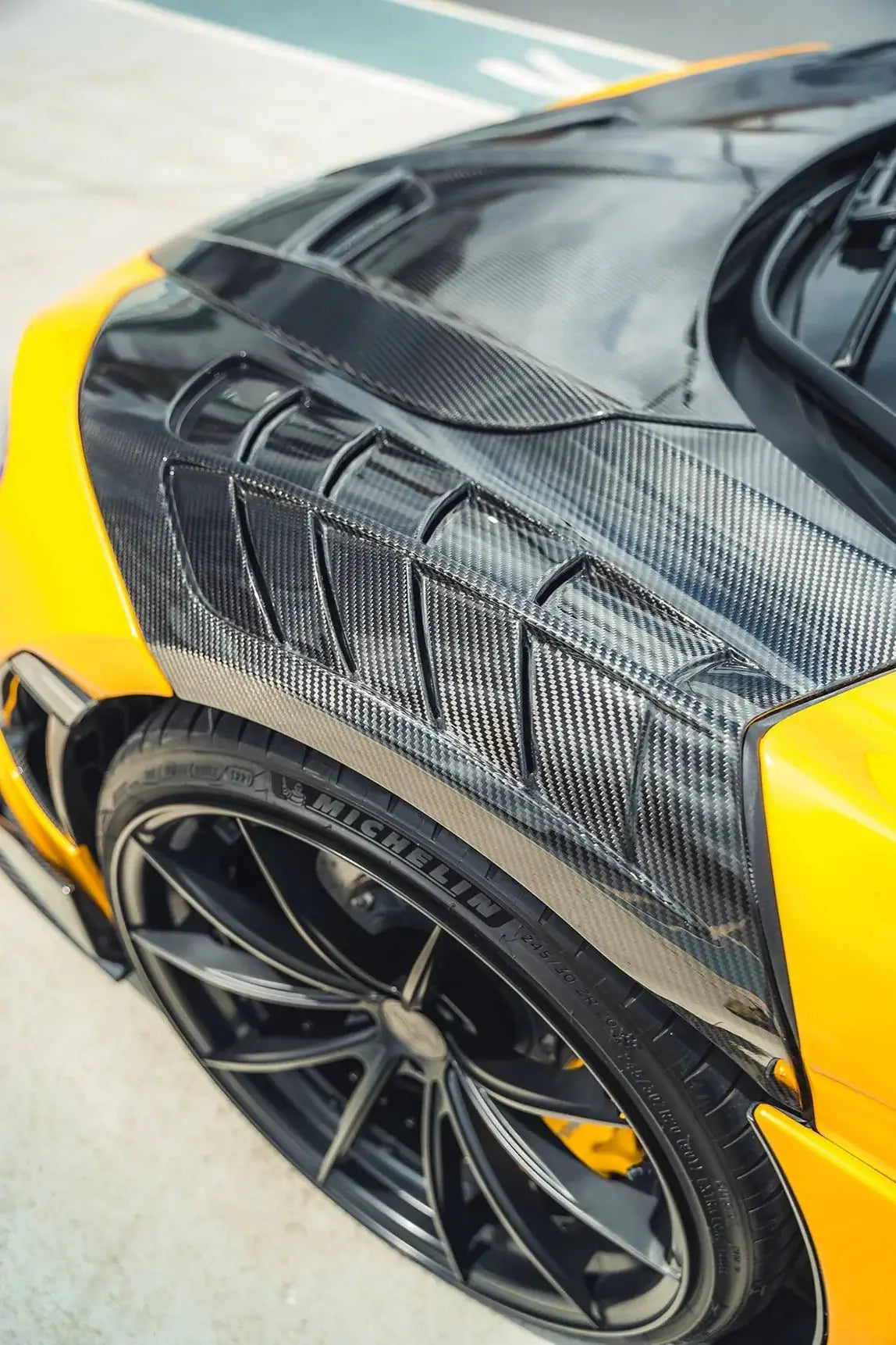 MCLAREN 720S CARBON FIBRE FRONT FENDERS - KITS UK