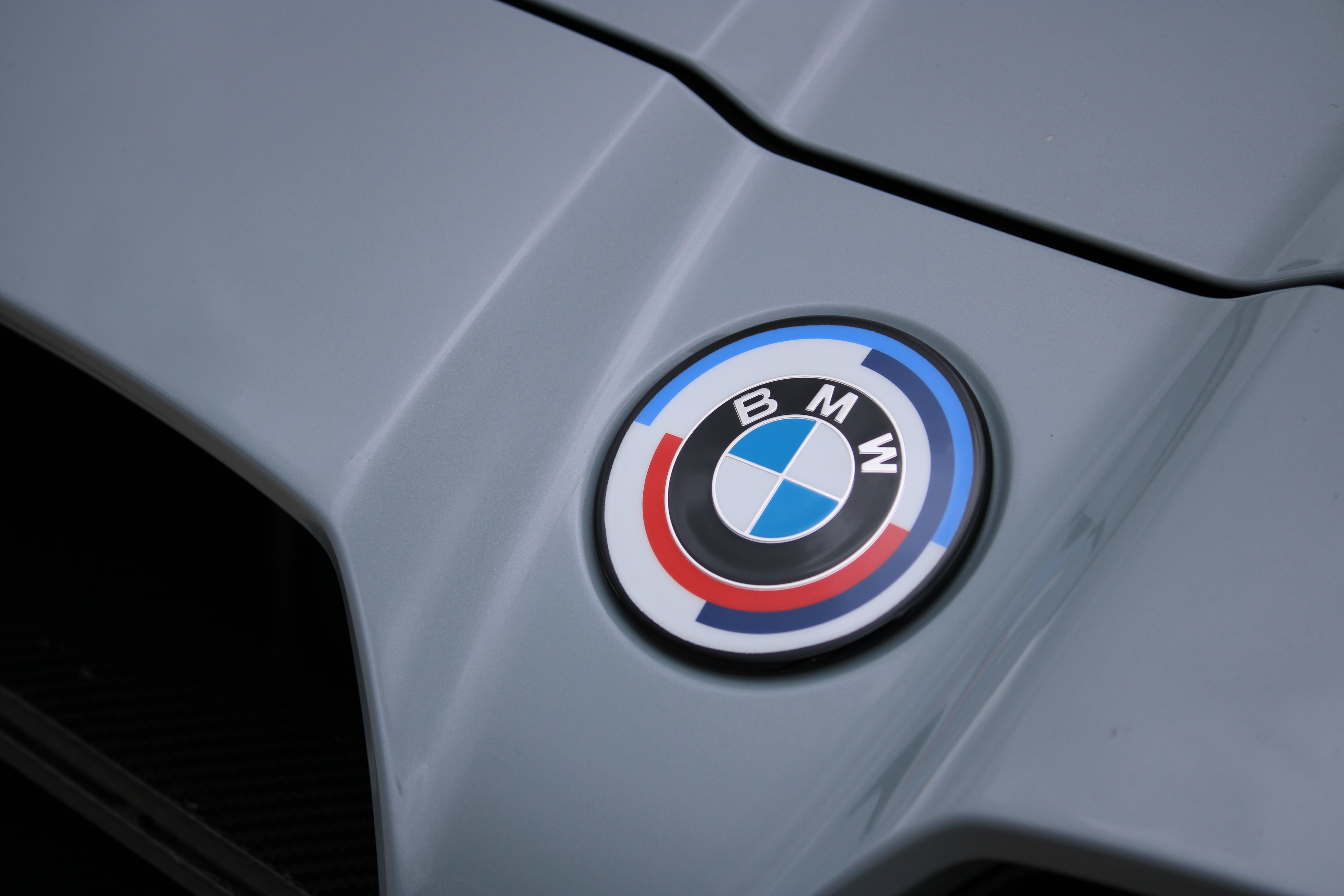 BMW G series 50th anniversary dechromed roundels