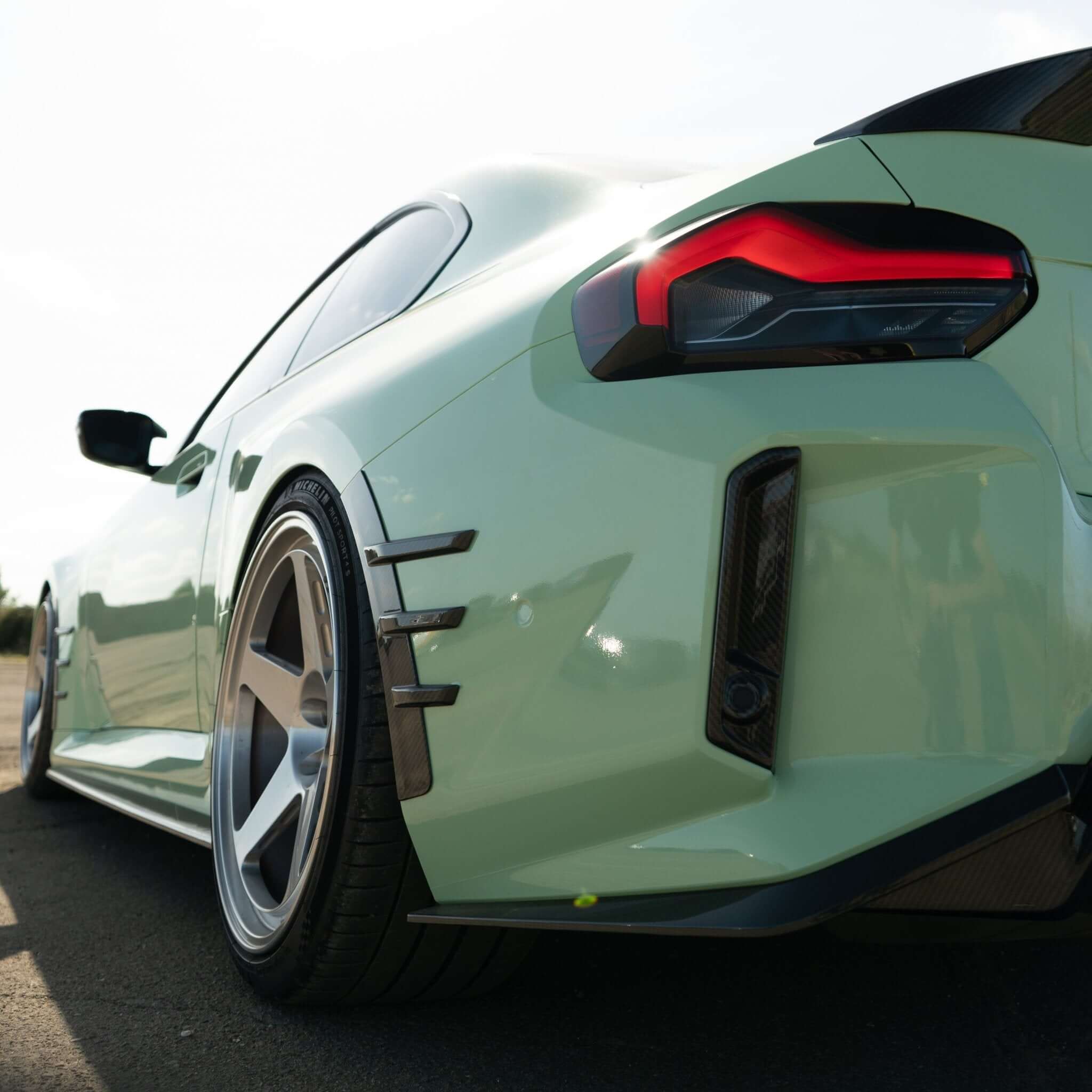 BMW G87 M2 CARBON FIBRE REAR SIDE FENDER TRIM - KITS UK