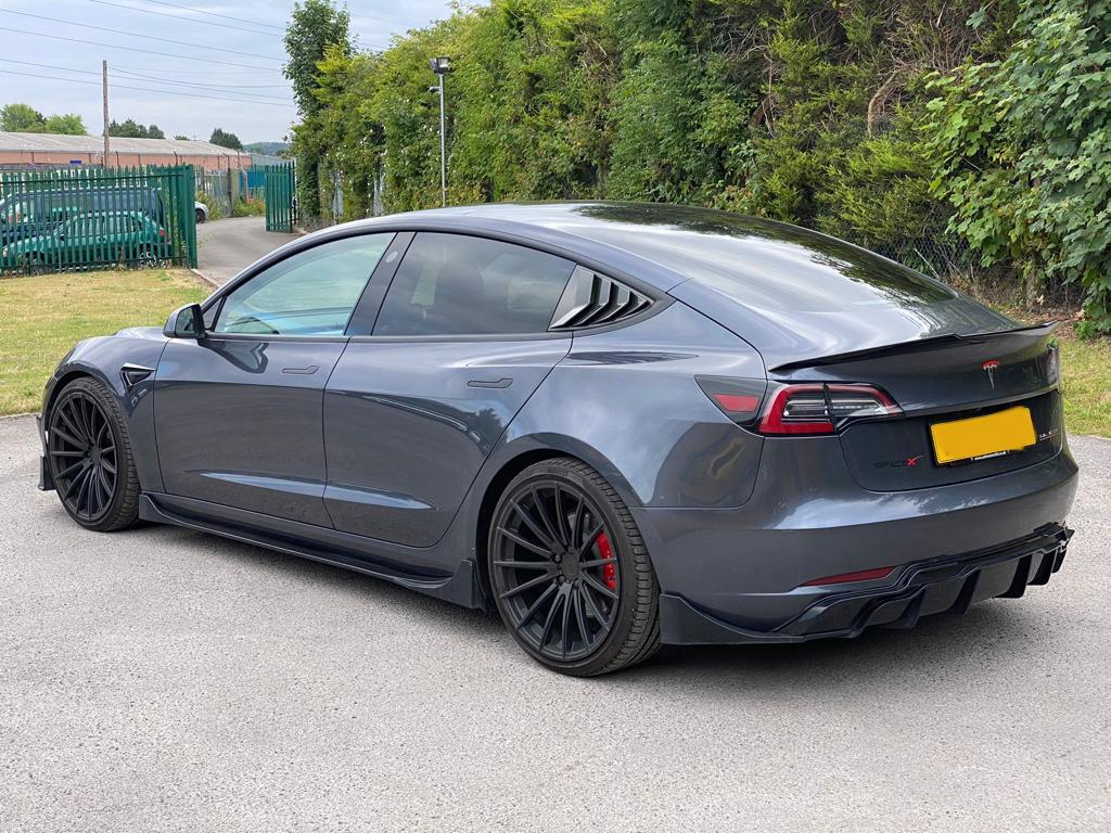 TESLA Model 3 Performance Package (Gloss Black) - KITS UK