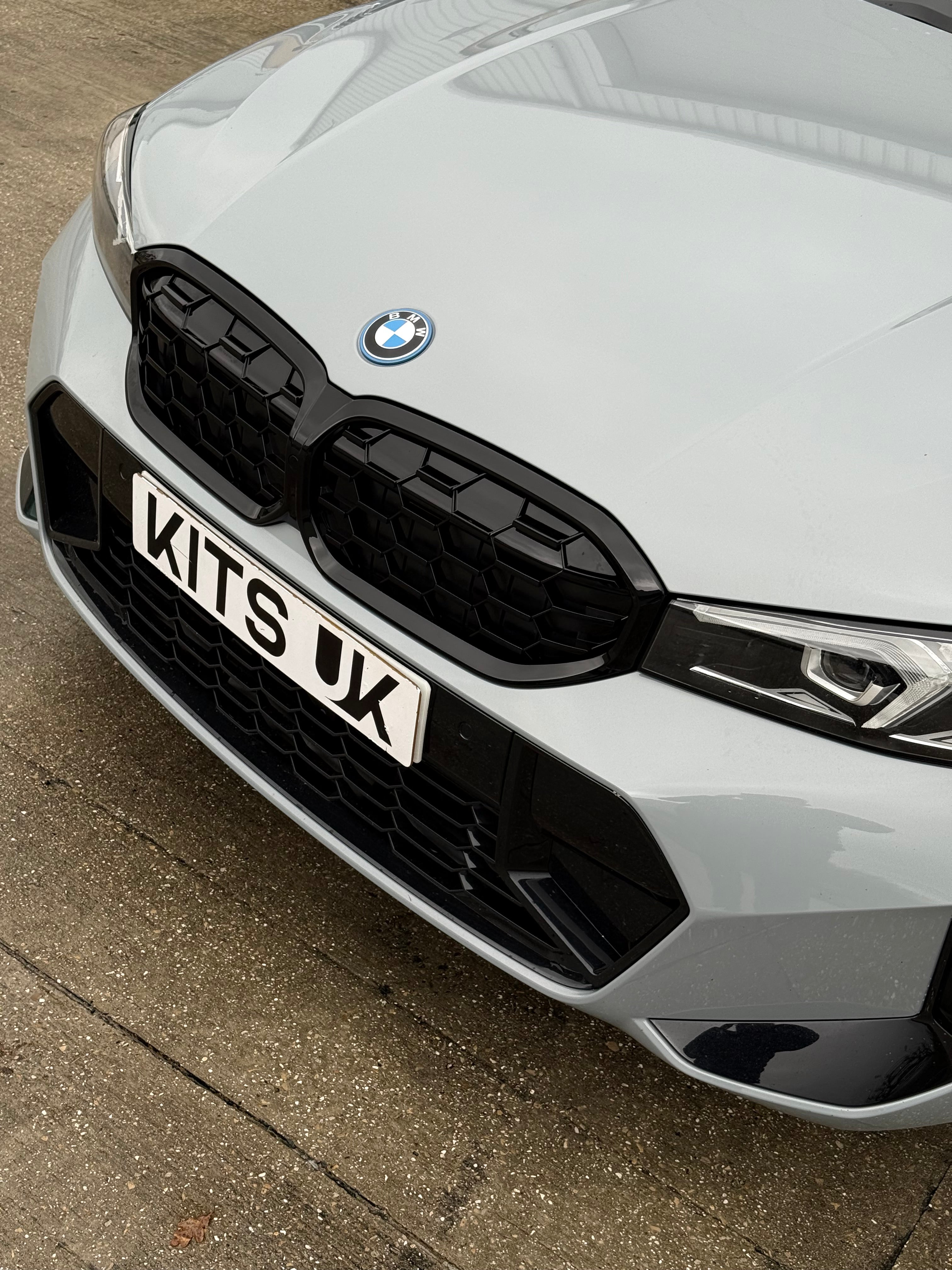 BMW G20/21 LCI Gloss Black Grille (Honeycomb)