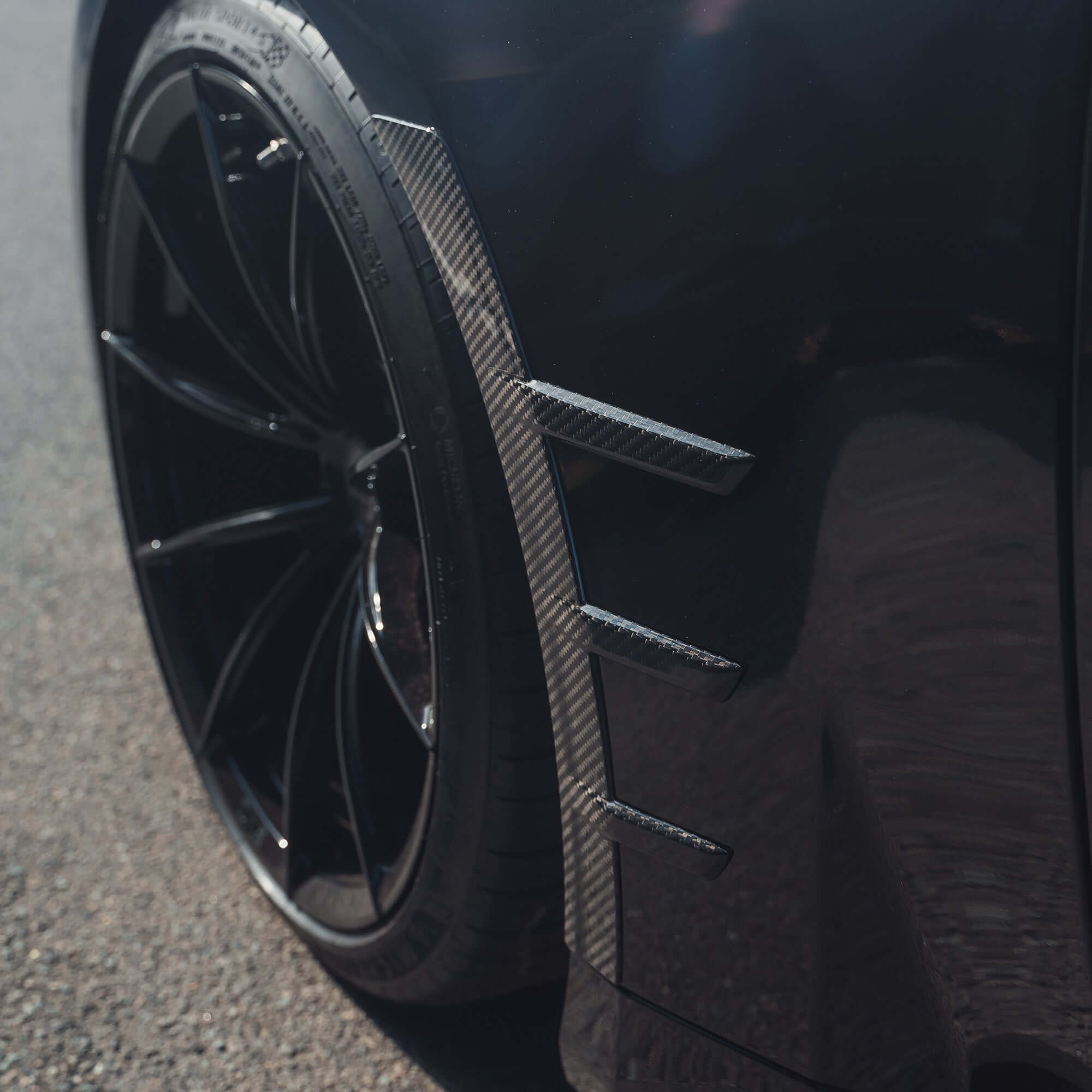 BMW G87 M2 CARBON FIBRE FRONT SIDE FENDER TRIM - KITS UK