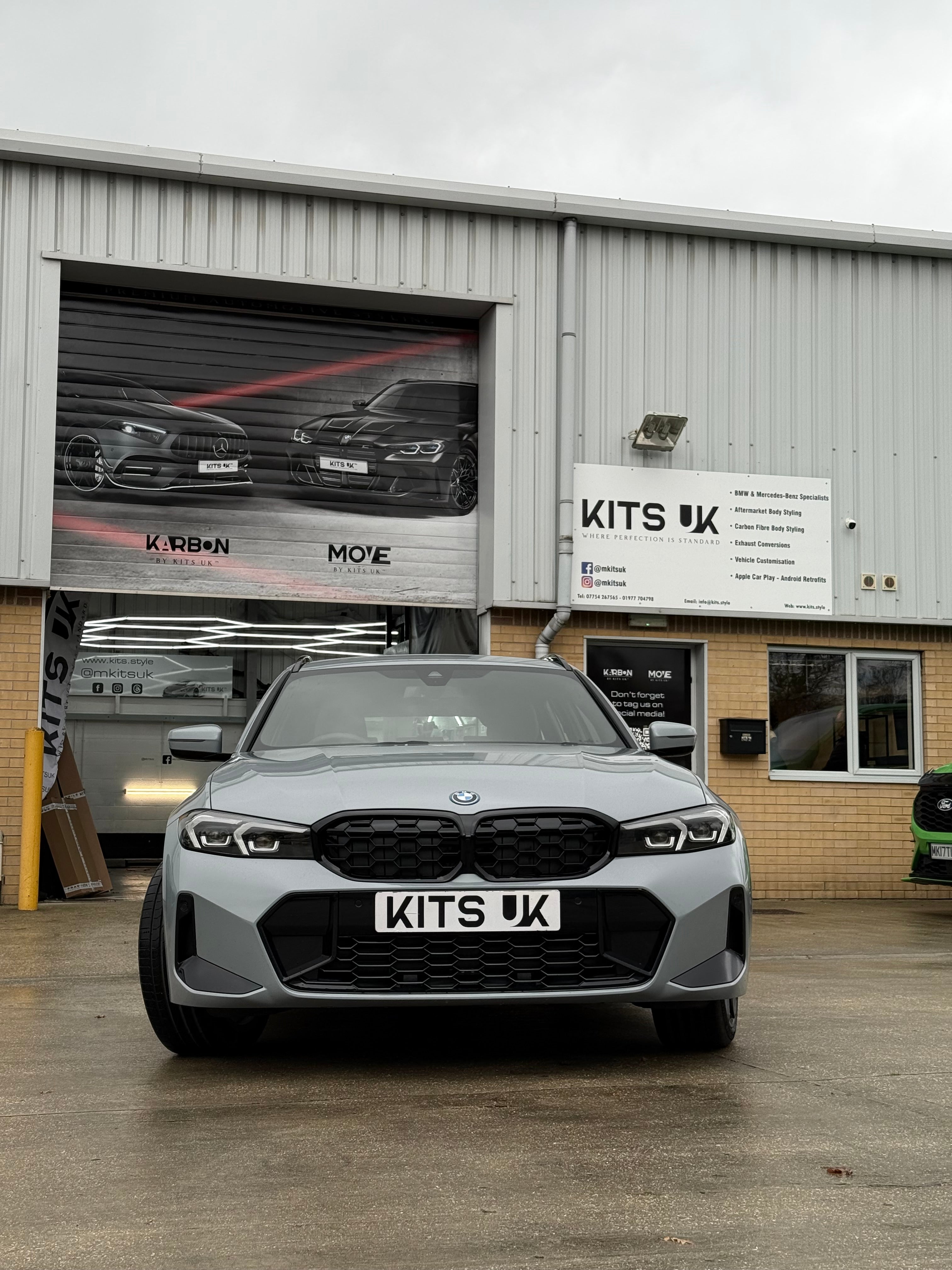 BMW G20/21 LCI Gloss Black Grille (Honeycomb)