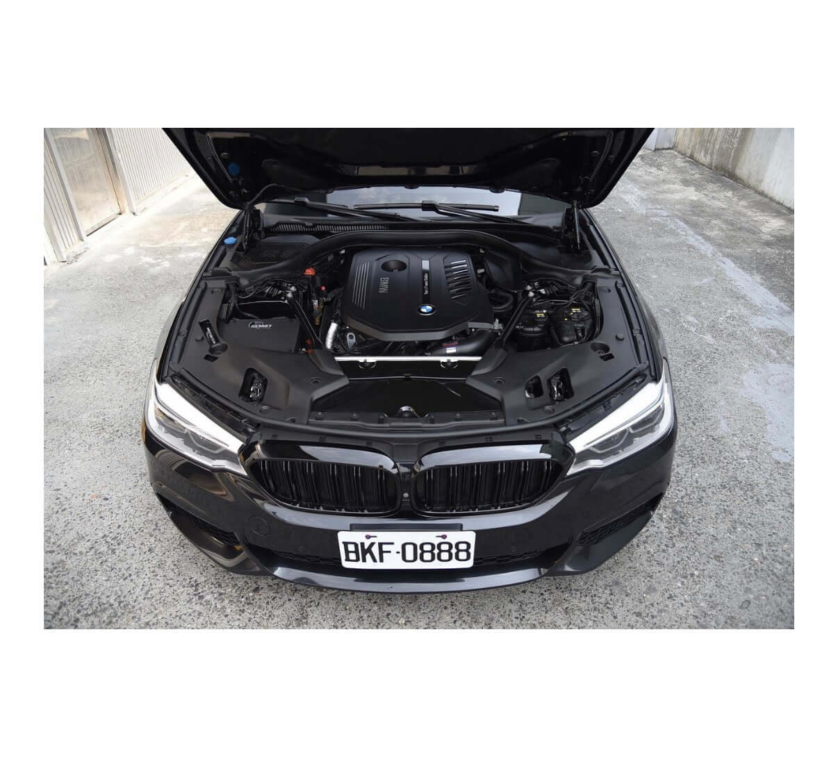 MST Performance Induction Kit for BMW B58 540i installed under the hood of a BMW 540i G30.