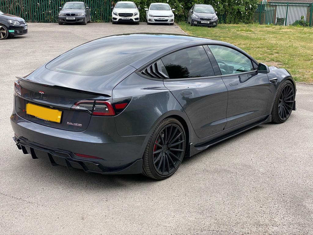 TESLA Model 3 Performance Package (Gloss Black) - KITS UK
