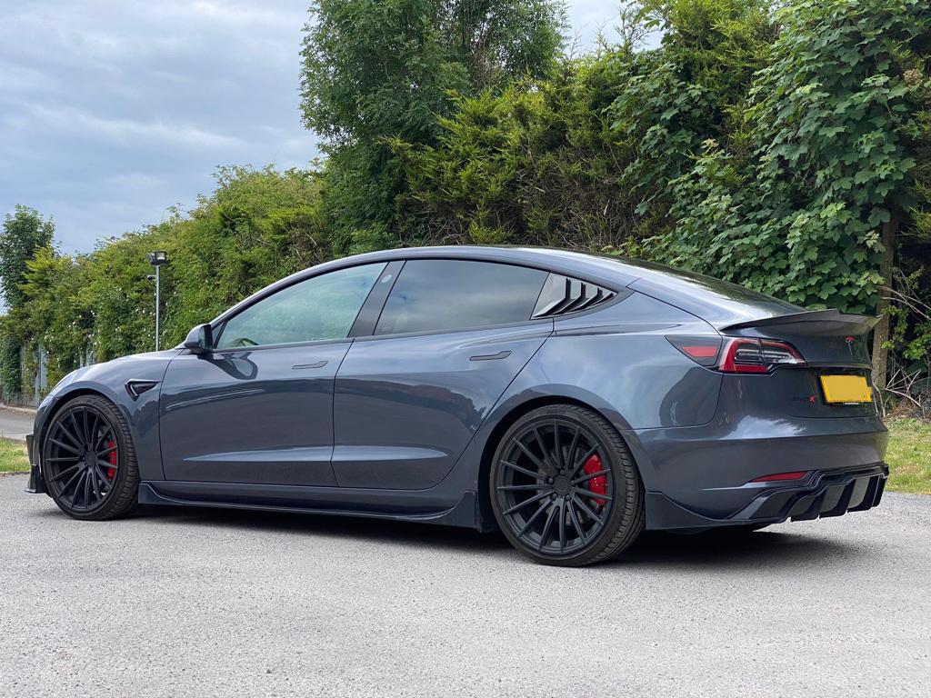 TESLA Model 3 Performance Package (Gloss Black) - KITS UK